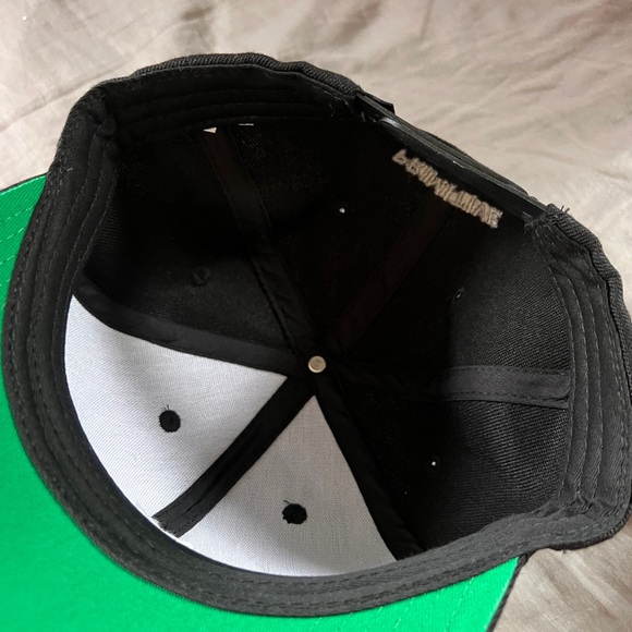 Primitive snapback hat - Picture 2 of 3